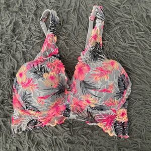 NWOT VS Pink Gray Floral Eyelash V Neck Bralette S